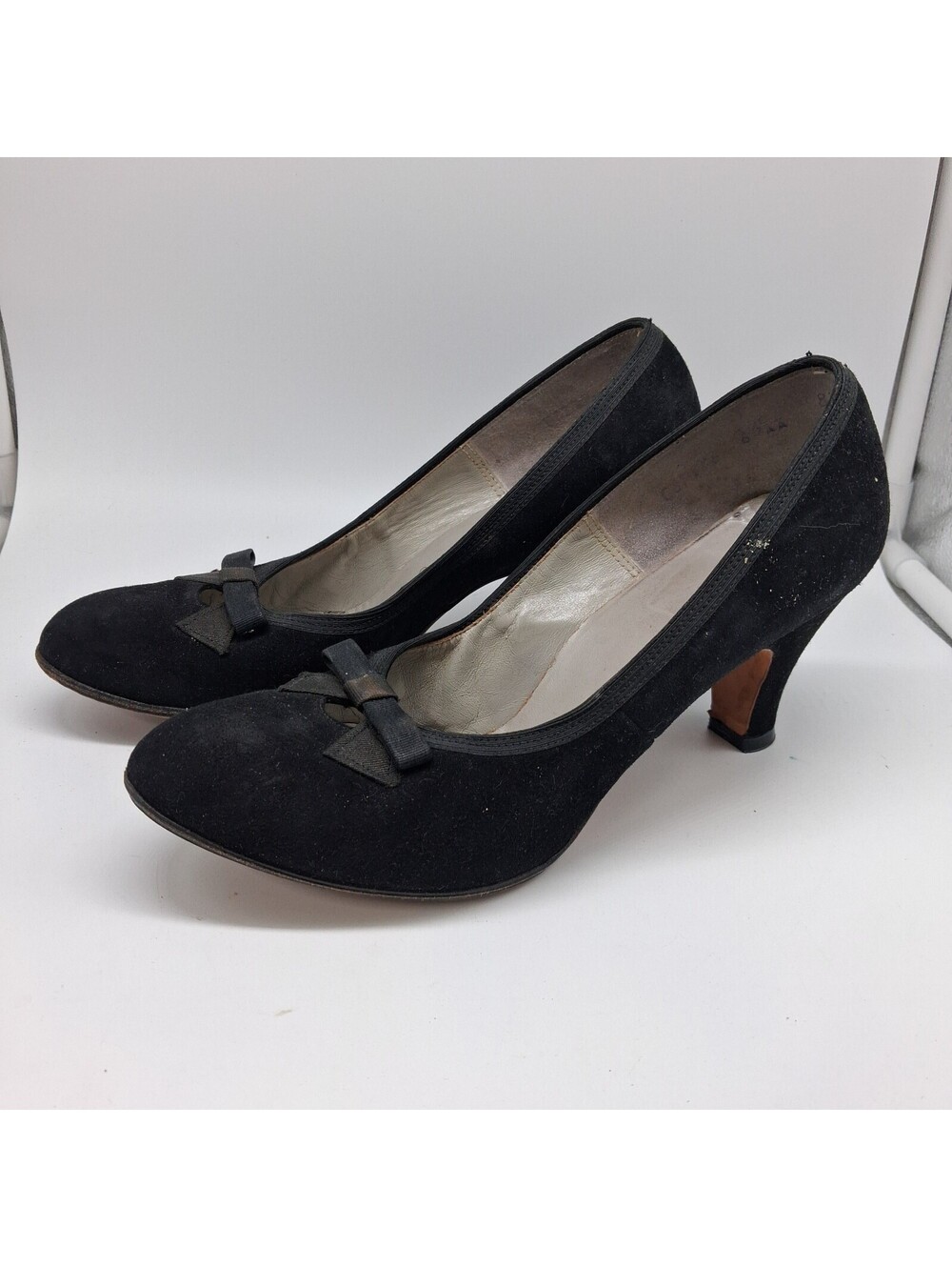 Vintage Red Cross Shoes Black Suede Bow Pumps Womens Approx Size 6 Heels